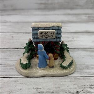 COBBLESTONE CORNERS 2003 Christmas village figure accessory Apple cider